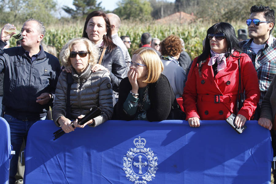 Los Reyes entregan a Poreñu el premio al Pueblo Ejemplar de Asturias 2017