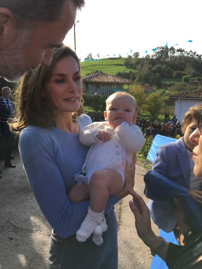 Se trata del hermano del pequeño Liam, el niño que ha seguido a los reyes desde 2013 a todas las entregas del Premio Princesa de Asturias al pueblo ejemplar 