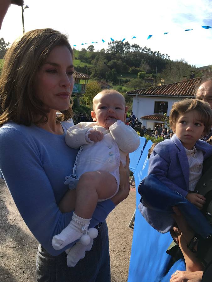 Se trata del hermano del pequeño Liam, el niño que ha seguido a los reyes desde 2013 a todas las entregas del Premio Princesa de Asturias al pueblo ejemplar 