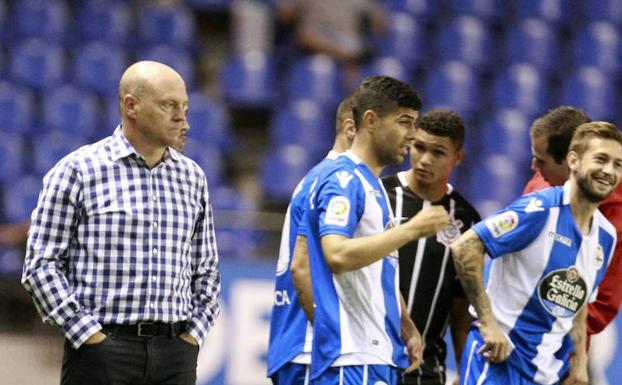 Pepe Mel (i), aún como técnico del Deportivo. 