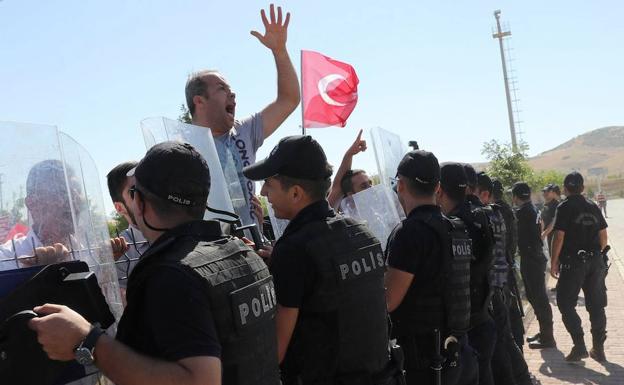 Protestas en agosto por los arrestados por el golpe de Estado en Turquía.