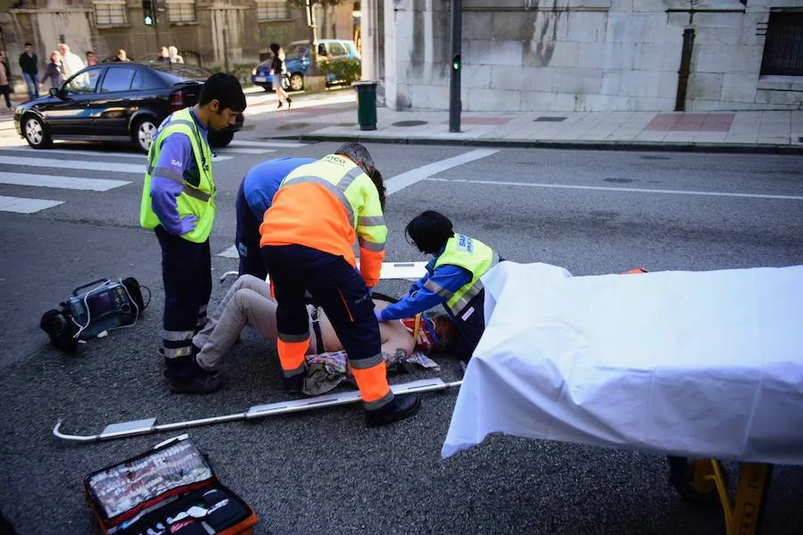 Herido un hombre tras ser arrollado por un autobús urbano en Oviedo