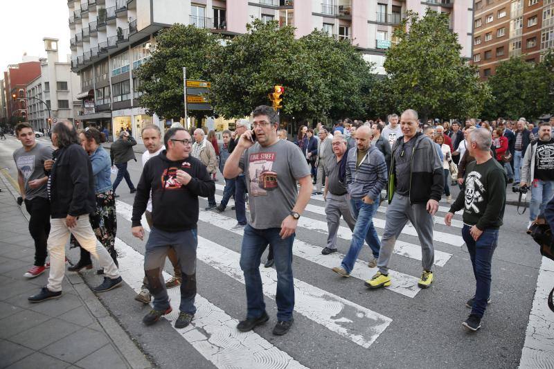 Los trabajadores de Duro se manifiestan en Gijón