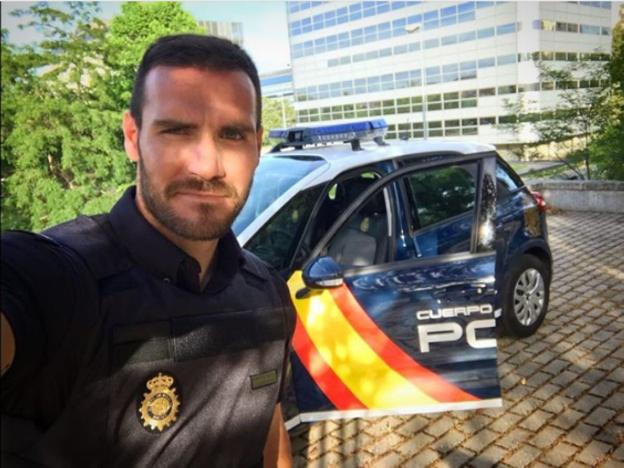 Saúl Craviotto, con su uniforme de la Policía Nacional. 