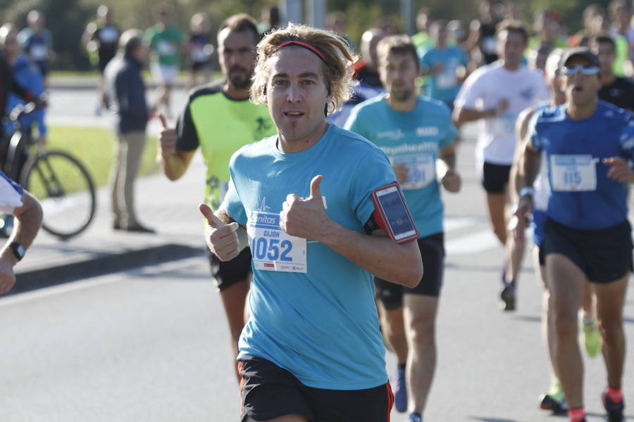 El luarqués estableció un nuevo récord de la prueba, en la que Verónica Pérez logró el triunfo en categoría femenina en su vuelta a la competición