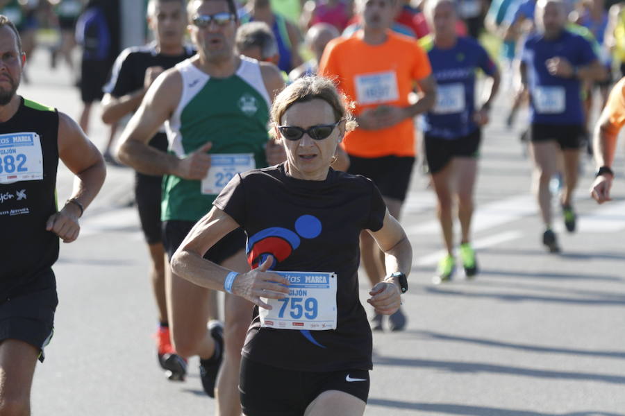 El luarqués estableció un nuevo récord de la prueba, en la que Verónica Pérez logró el triunfo en categoría femenina en su vuelta a la competición