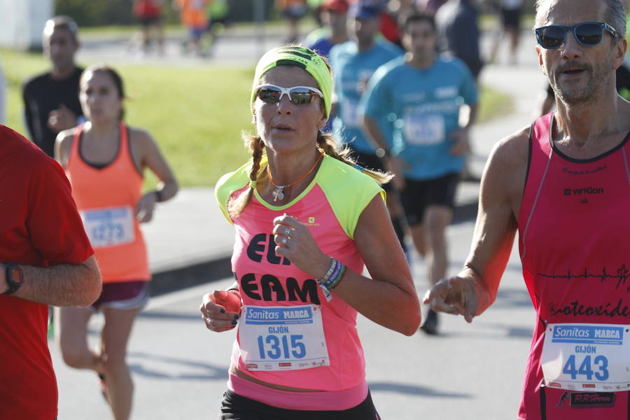 El luarqués estableció un nuevo récord de la prueba, en la que Verónica Pérez logró el triunfo en categoría femenina en su vuelta a la competición