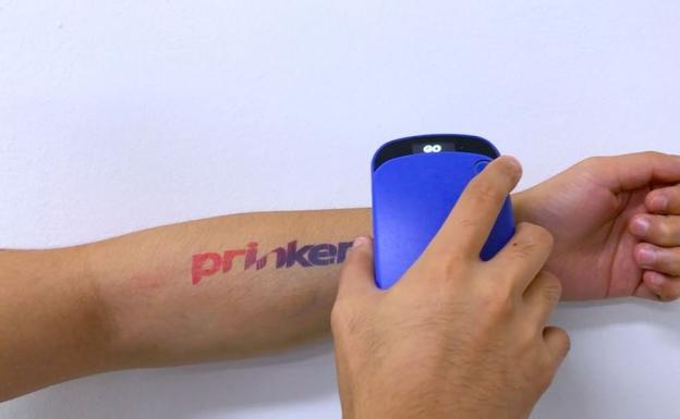 Crean una impresora que realiza tatuajes en la piel en tres segundos