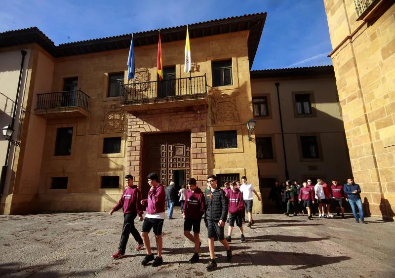 La iniciativa promueve sumergirse a través de visitas guiadas en las anécdotas históricas de Oviedo para descubrir el origen de sus episodios más emblemáticos 
