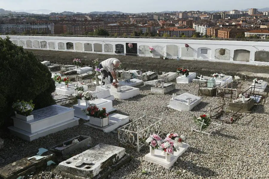 Una de las características más sobresalientes del cementerio de Ceares / El Sucu (Gijón) es la panorámica que ofrece de la ciudad. 