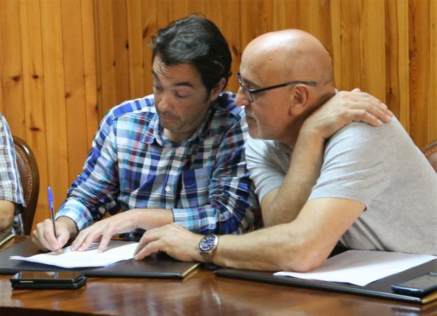 Iván Díaz y Luis Álvarez, en un Pleno del Ayuntamiento. 