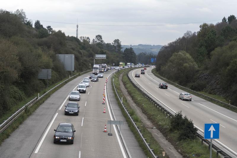 Retenciones en la autovía del Cantábrico por obras en Montico