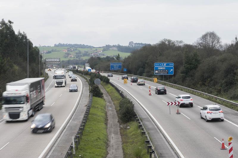 Retenciones en la autovía del Cantábrico por obras en Montico