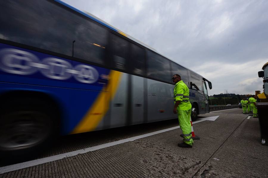 Retenciones en la autovía del Cantábrico por obras en Montico