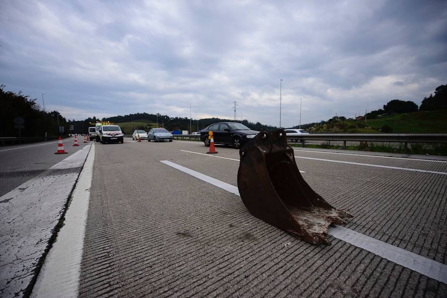 Retenciones en la autovía del Cantábrico por obras en Montico