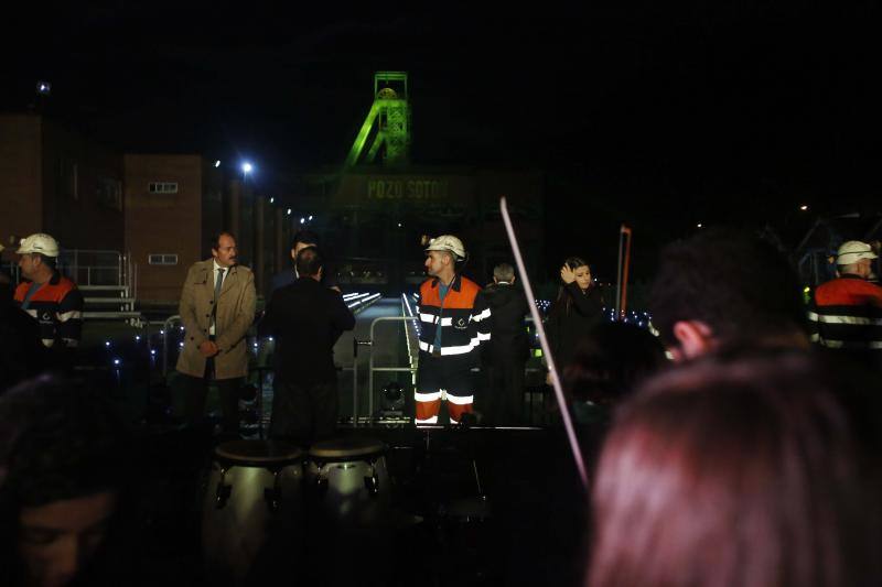 Multitudinario homenaje en el pozo Sotón a los mineros fallecidos