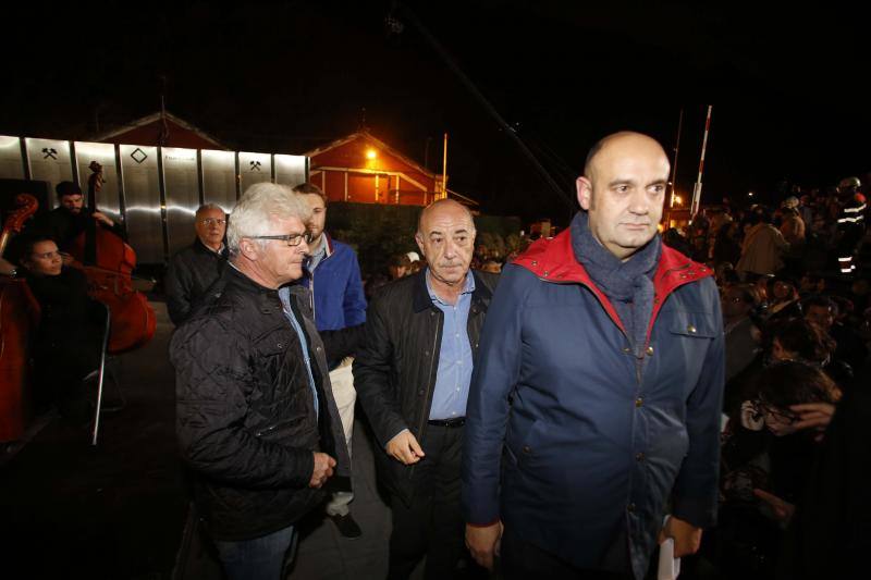 Multitudinario homenaje en el pozo Sotón a los mineros fallecidos