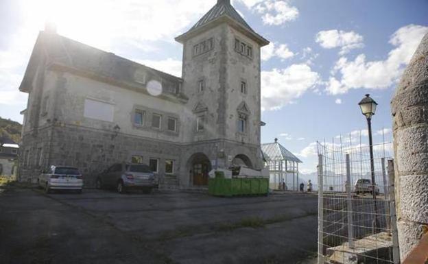 El dueño del parador de Pajares prevé abrir la zona de restauración en Navidad