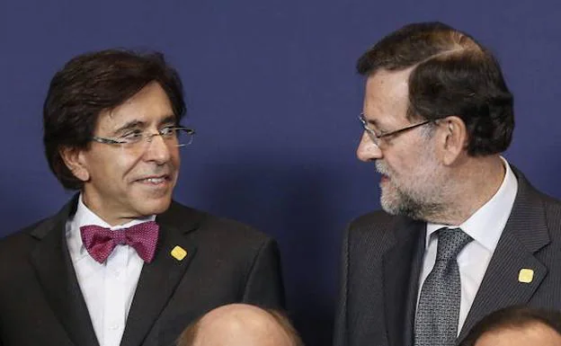 Elio Di Rupo y Mariano Rajoy, en una cumbre europea.