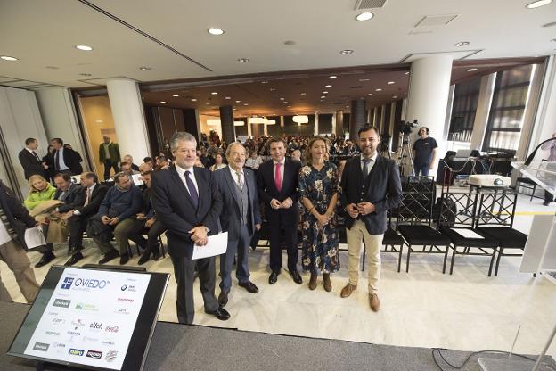 Matías Marino, Wenceslao López, José Luis Álvarez Almeida, Ana Concejo y Javier Serrano, antes de iniciarse el congreso. 