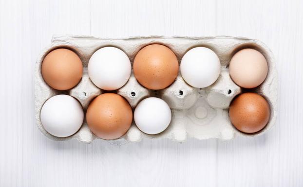 El motivo por el que no debes guardar los huevos en la puerta del frigorífico