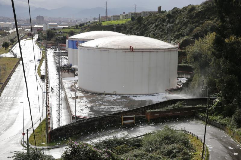 El barrio quedó prácticamente cubierto esta mañana de una espuma blanca que en algunas zonas alcanzó los dos metros de altura