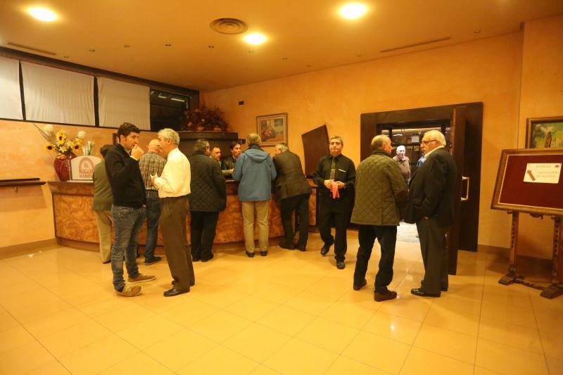 Carlos Sastre, ganador del Tour de Francia 2008, recibió la insignia de oro de la Asociación de Exciclistas Asturianos