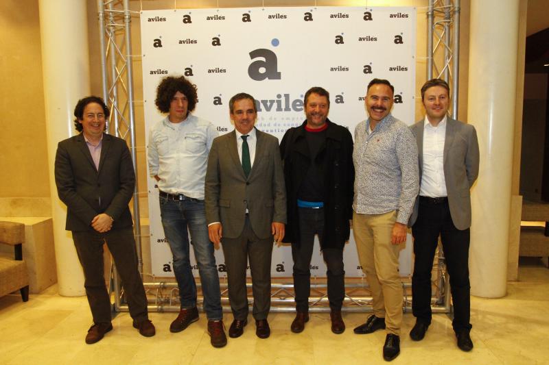 El Club de Empresas de Avilés entrega sus premios anuales, que en esta ocasión han recaído en la Atlética Avilesina, el psiquiatra Juan José Jambrina y el Centro Niemeyer y Mestizo Producciones por la organización de la Holi Party.