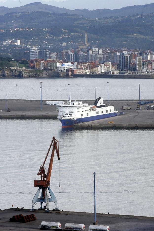 Última salida del buque 'Norman Atlantic, que cubría la autopista del mar con Nantes, el 16 de septiembre de 2014. 