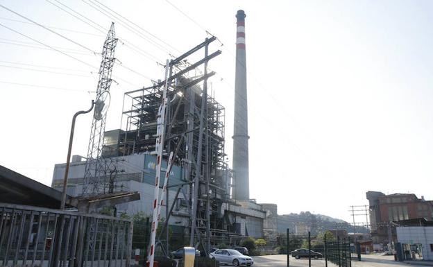 El Gobierno estudia la petición de Iberdrola para cerrar sus centrales de carbón