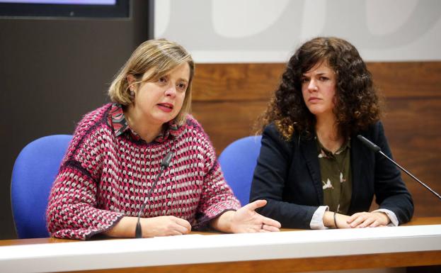 Ana Taboada y Sofía Castañón, esta mañana, en Oviedo.