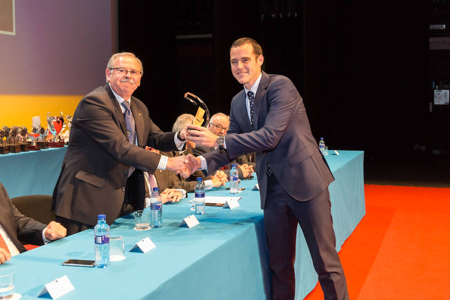 El fútbol asturiano entrega sus galardones en La Laboral