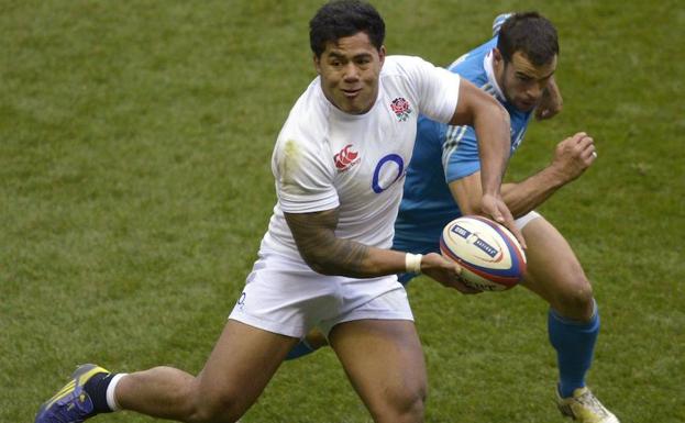 Manu Tuilagi, en primer término.