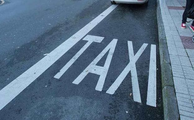 Un taxista de Oviedo acepta una multa por abusar sexualmente de una clienta