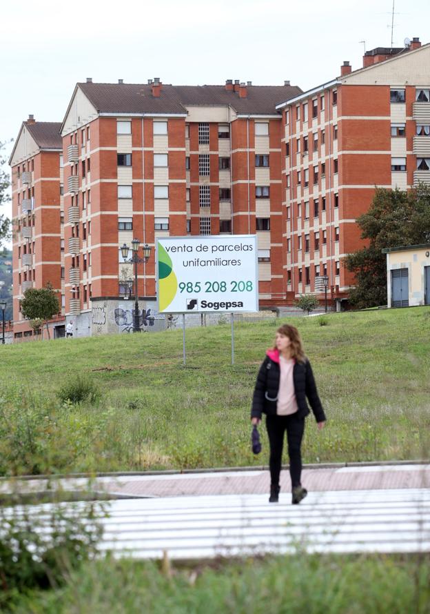 Uno de los solares para viviendas unifamiliares en Prado de la Vega. 