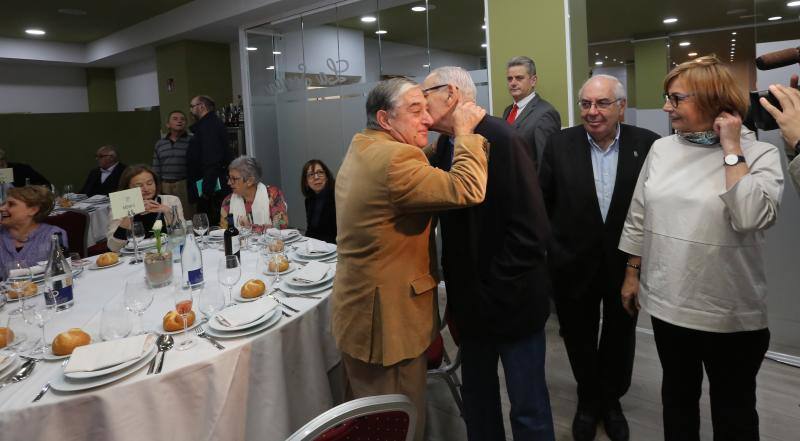 El ex alcalde recordó la recuperación del Teatro Palacio Valdés rodeado de numerosas personalidades