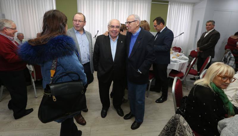 El ex alcalde recordó la recuperación del Teatro Palacio Valdés rodeado de numerosas personalidades