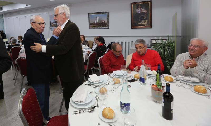 El ex alcalde recordó la recuperación del Teatro Palacio Valdés rodeado de numerosas personalidades