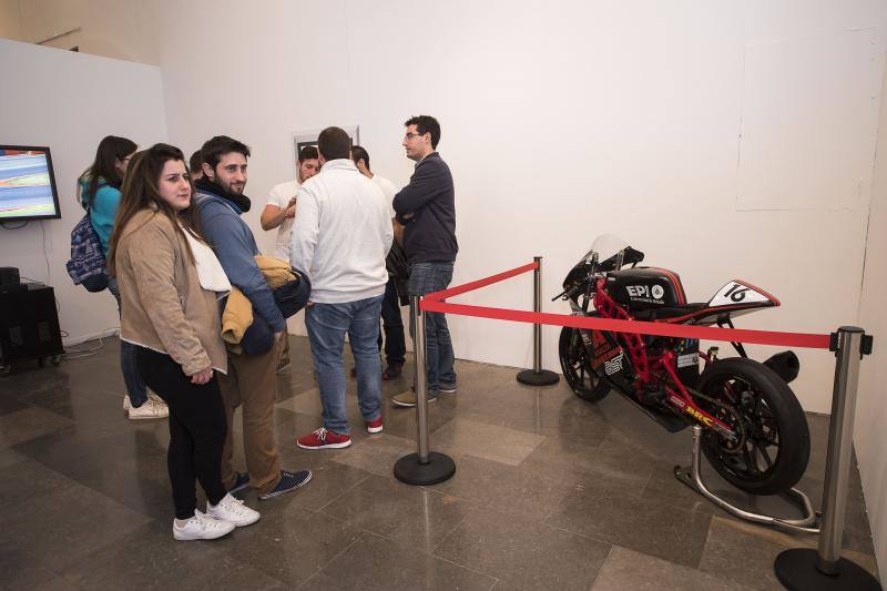 Una exposición repasa los logros de la Universidad de Oviedo en MotoStudent