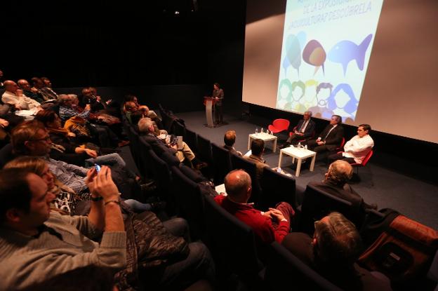 Alberto López-Asenjo, Rafael Ansón e Isaac Loya participaron ayer en un coloquio en el Niemeyer. 