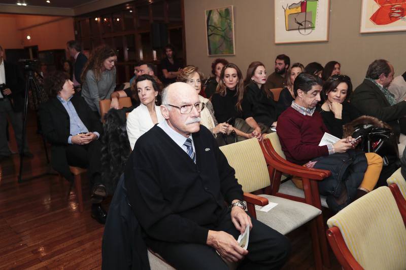 El arquitecto Mariano Marín Rodríguez-Rivas recoge el Premio Castelao