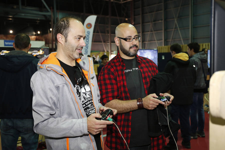 Los apasionados del videojuego llenan la última jornada del FIMP 