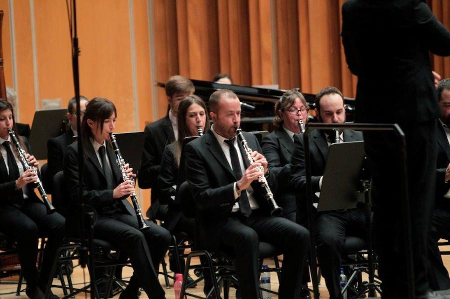 En el intermedio del concierto se rindió homenaje a Francisco Vigil, primer director de la agrupación