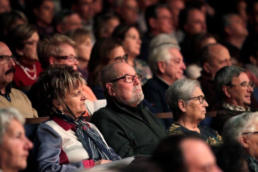 En el intermedio del concierto se rindió homenaje a Francisco Vigil, primer director de la agrupación