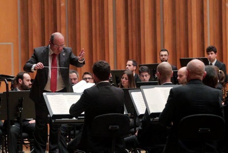 En el intermedio del concierto se rindió homenaje a Francisco Vigil, primer director de la agrupación