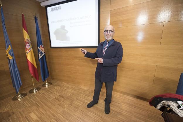 Arturo Gutiérrez de Terán pronunció una conferencia en el Colegio de Abogados de Oviedo. 