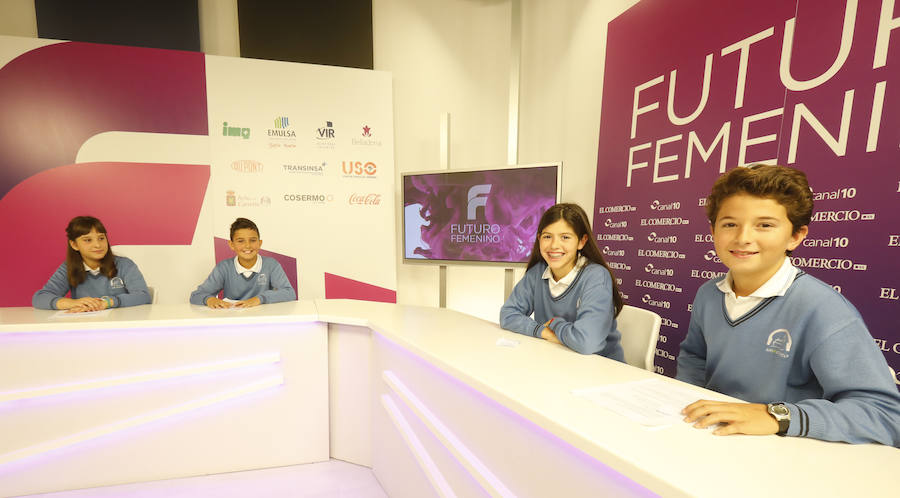 Santa María del Naranco, de Oviedo, pasa por el plató de Canal 10 para realizar su informativo. La actividad forma parte de 'Futuro en Femenino', una iniciativa, organizada por EL COMERCIO, que promueve la igualdad de género en los diferentes aspectos de la sociedad.