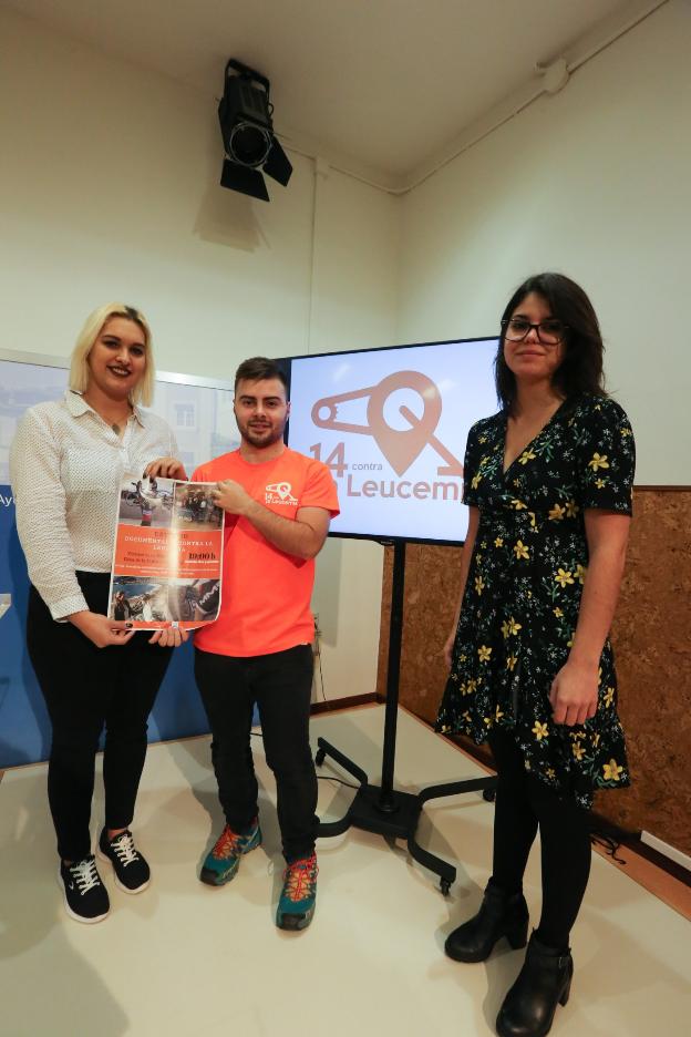 Momento de la presentación del documental '14 contra la leucemia' en el Ayuntamiento