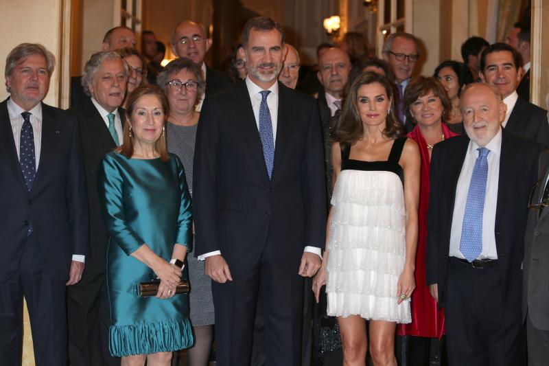 Los Reyes presidieron en Madrid la entrega del premio Francisco Cerecedo al periodista Florencio Domínguez
