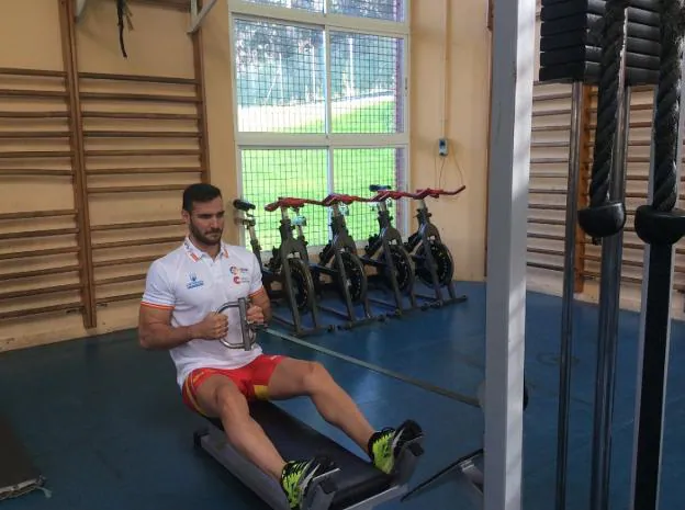 Saúl Craviotto, ayer, en el gimnasio del Centro de Tecnificación de Trasona. 